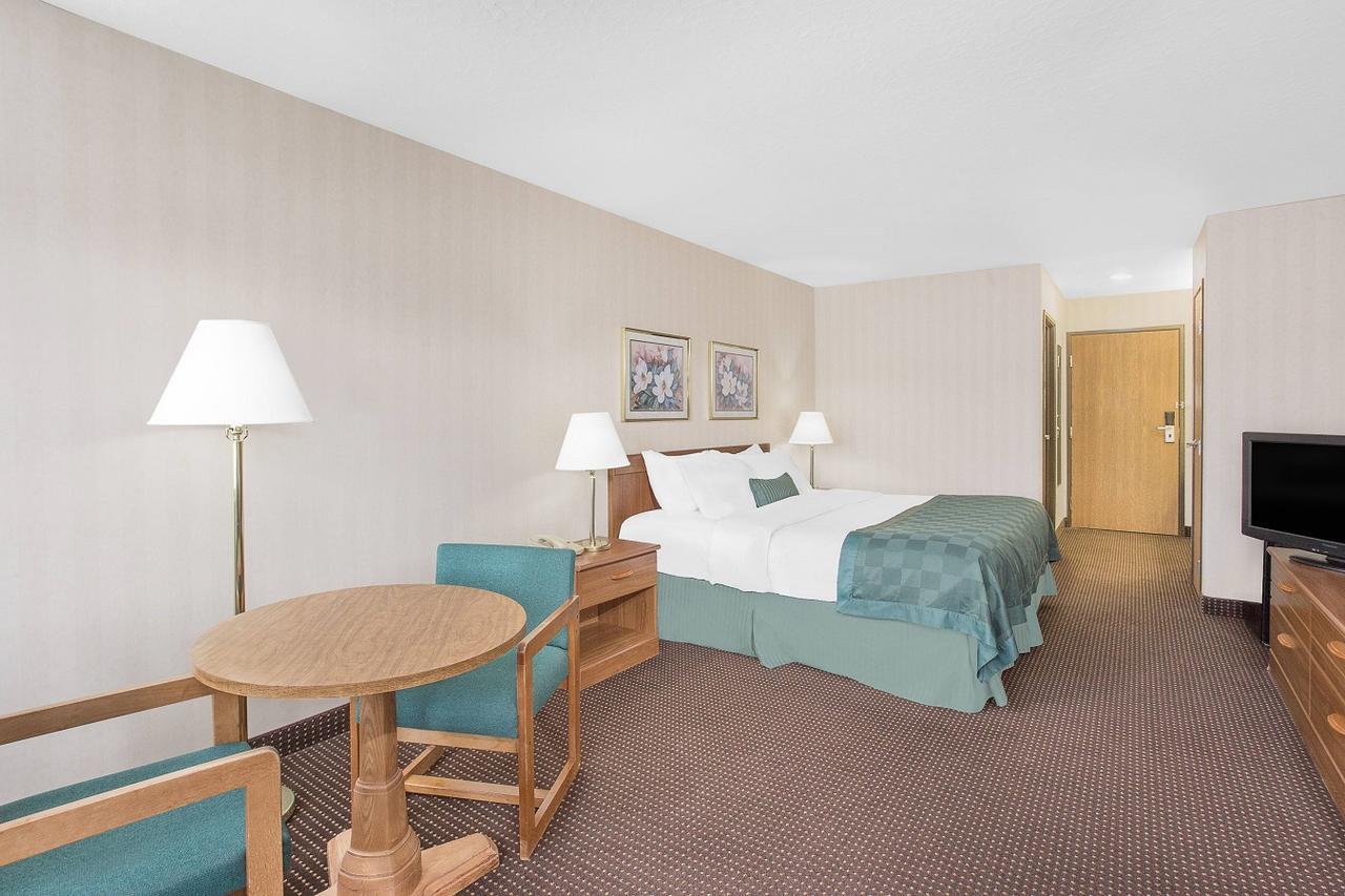 Ramada By Wyndham Hancock Waterfront Luaran gambar